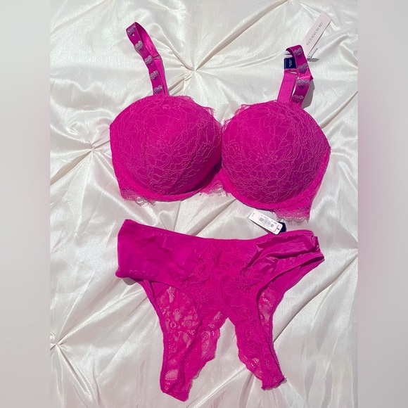 NWT(SET)Victoria’s Secret Very Sexy Pink Heart Shine Strap Bra And‎ Panty Set